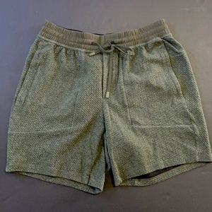 Lululemon Men’s Shorts Olive size L